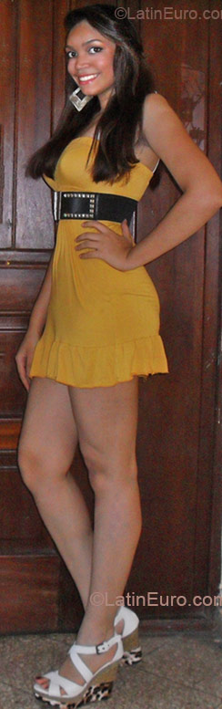 Date this beautiful Dominican Republic girl Desiree from Santo Domingo DO7801