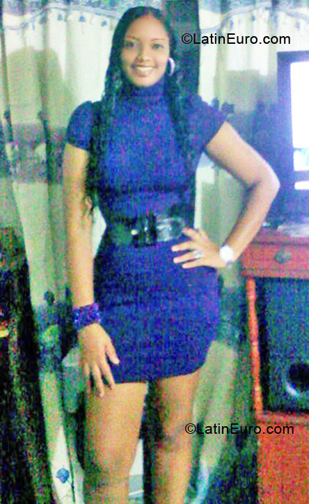 Date this good-looking Colombia girl Paola andrea from cali CO7147