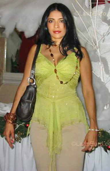 Date this voluptuous Colombia girl Adriana from Cartagena CO7179