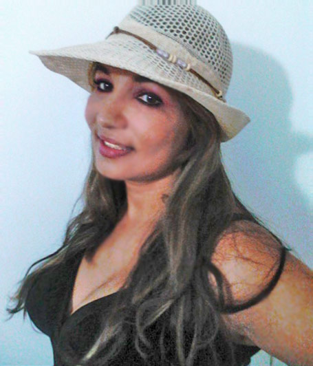 Date this voluptuous Colombia girl Sandra from Cartagena CO7190