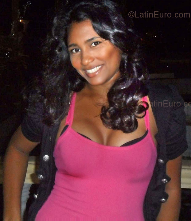Date this exotic Colombia girl Nadia from Santa Martha CO7195