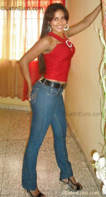 Date this stunning Dominican Republic girl Yuberkis from Santiago DO7905