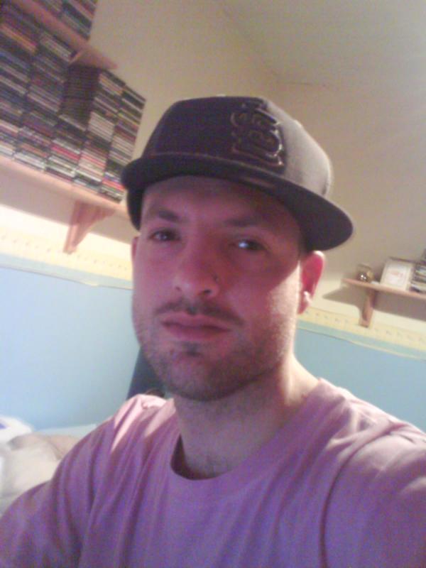 Date this hard body United Kingdom man Ricky from Bristol GB527