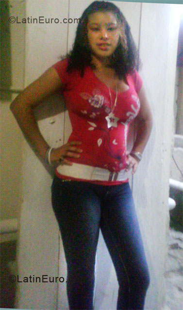 Date this voluptuous Dominican Republic girl Elizabeth from Santiago DO8111