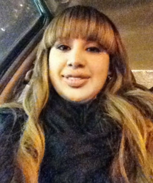Date this hot United States girl Mari from Chicago US10472