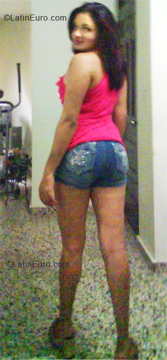 Date this sensual Dominican Republic girl Esther from Santo Domingo DO8136
