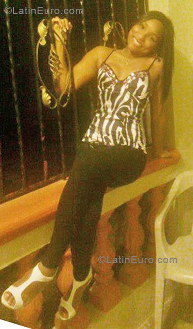 Date this funny Dominican Republic girl Carmen from Cotui DO8162