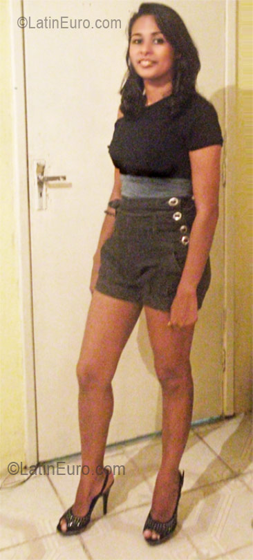 Date this hard body Brazil girl Rogeria from Salvador BR5833