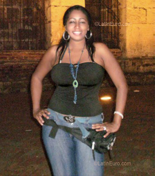 Date this stunning Dominican Republic girl Yesica from Santo Domingo DO8325