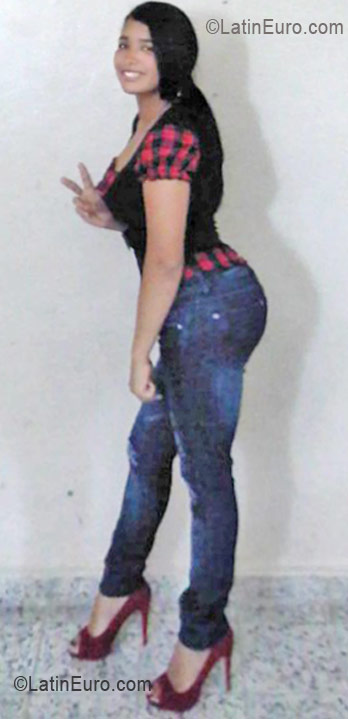 Date this happy Dominican Republic girl Paula from Santiago DO8328
