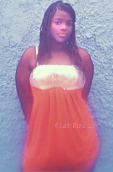 Date this athletic Dominican Republic girl ESTEFANY from Santo Domingo DO8335