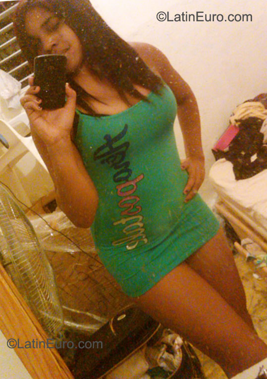 Date this foxy Dominican Republic girl Nilda from Santo Domingo DO8373