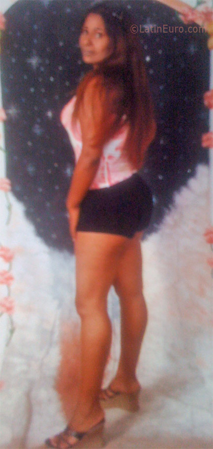 Date this nice looking Dominican Republic girl Teani from San Cristobal DO8383