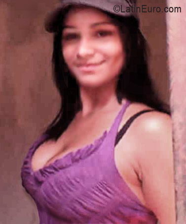 Date this georgeous Dominican Republic girl Yinet from Santiago DO8453
