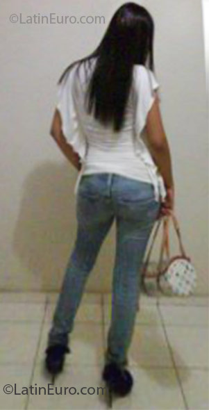 Date this delightful Dominican Republic girl Naioby from Santiago DO8473