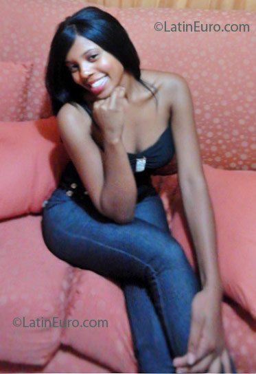 Date this nice looking Dominican Republic girl Glenis from Puerto Plata DO8492