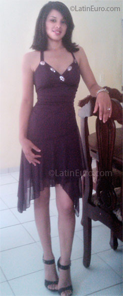 Date this good-looking Dominican Republic girl Aurelky from Santo Domingo DO8497