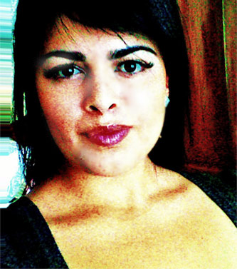 Date this attractive Colombia girl Carolina from Medellin CO7533