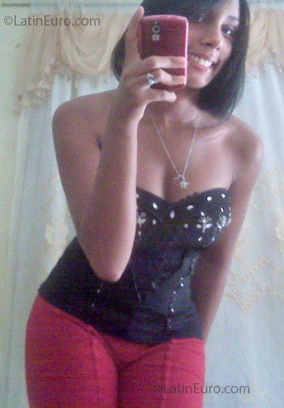 Date this good-looking Dominican Republic girl Yiraldi from Santo Domingo DO8498