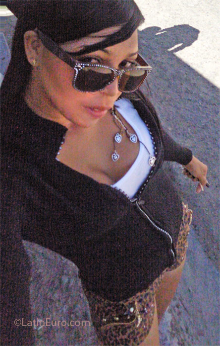 Date this sultry Dominican Republic girl Romery from Maria Trinidad Sanchez DO9200