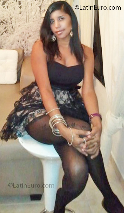 Date this charming Dominican Republic girl Yavelis from Santo Domingo DO8553