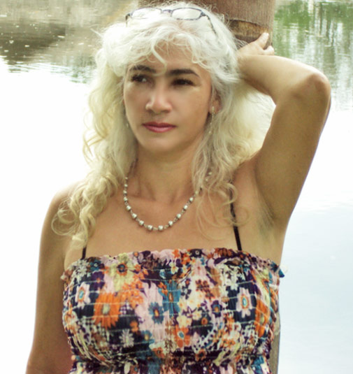 Date this voluptuous Colombia girl Lucero09 from Cali CO7547