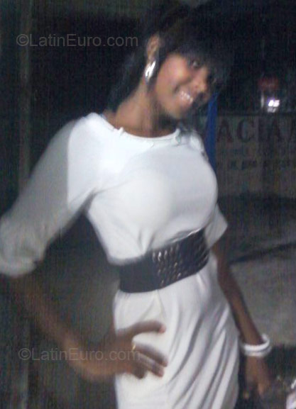 Date this sensual Dominican Republic girl Pamela from Santo Domingo DO8581
