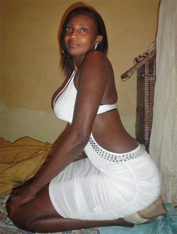 Date this foxy Colombia girl Petuca from Cali CO7560