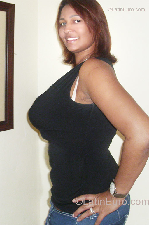 Date this beautiful Dominican Republic girl Albaneris from Santo Domingo DO8642