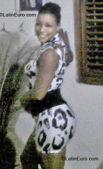 Date this sensual Dominican Republic girl Leury from Santo Domingo DO8659