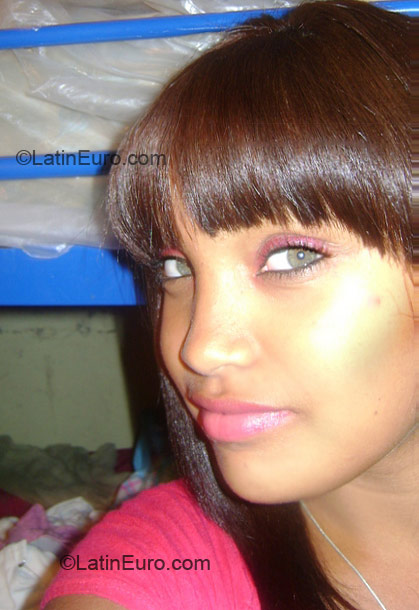 Date this hard body Dominican Republic girl Sterling from La Vega DO8692