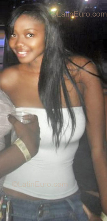 Date this charming Colombia girl Yanin from Medellin CO7598