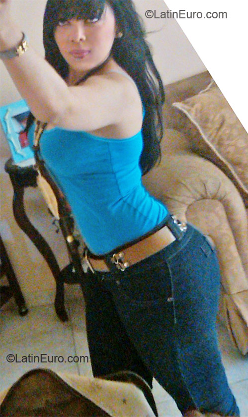 Date this voluptuous Dominican Republic girl Estefania from Santo Domingo DO8728