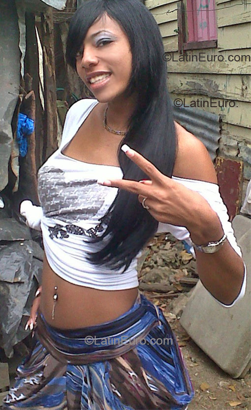 Date this tall Dominican Republic girl Deyanira from Santo Domingo DO8744