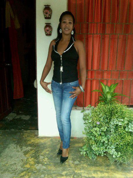 Date this athletic Dominican Republic girl Karina restituy from La Vega DO8776