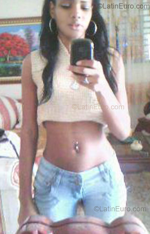 Date this pretty Dominican Republic girl Helen from Santo Domingo DO8790