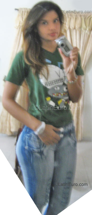 Date this good-looking Colombia girl Jennifer from Cartagena CO7630
