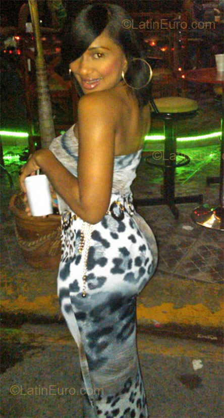 Date this pretty Dominican Republic girl Lagizz from Republica Dominicana DO8930