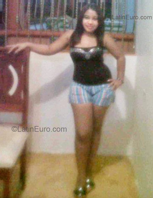 Date this sultry Dominican Republic girl Vanessa from Santiago DO8934