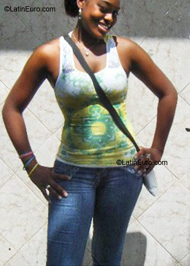 Date this fun Dominican Republic girl Penelope from Santo Domingo DO8988