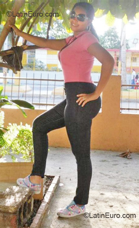 Date this sultry Dominican Republic girl Virginia from La Vega DO9061