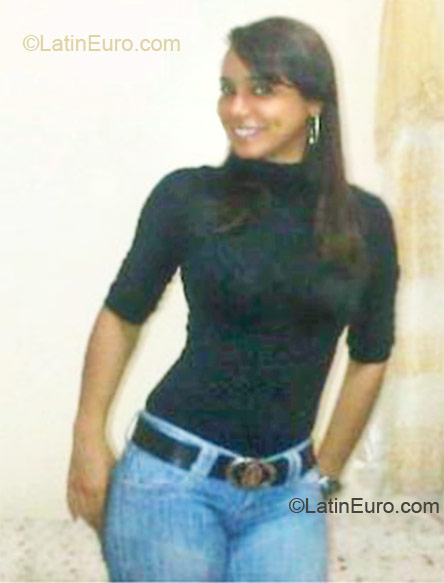 Date this gorgeous Dominican Republic girl Raylin from Santiago DO9083