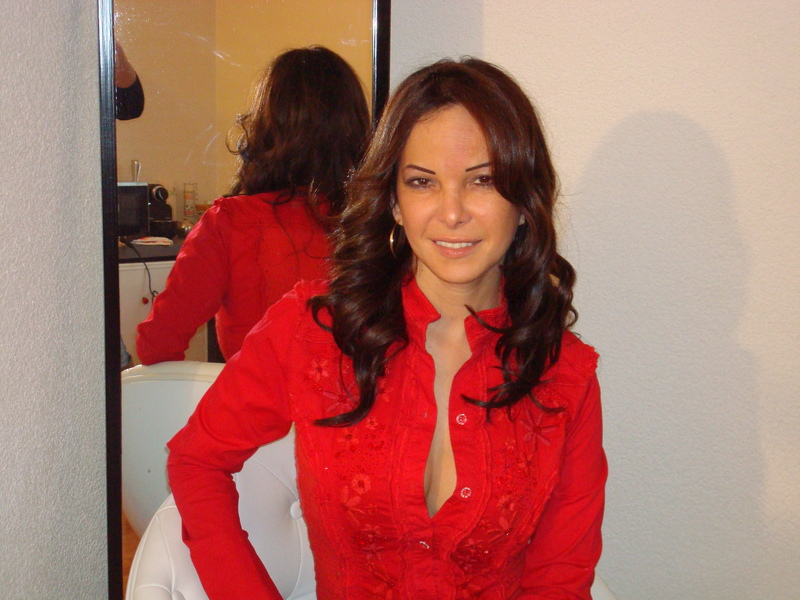 Date this happy Colombia girl Eliana72 from Zuerich CO7825