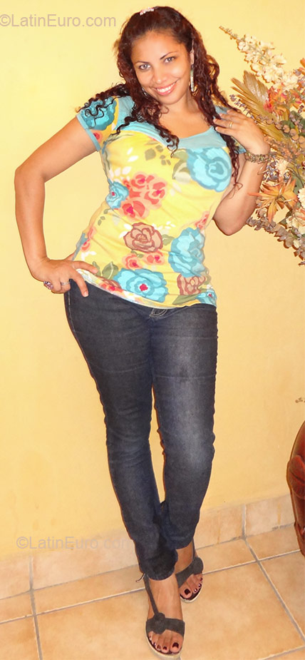Date this beautiful Honduras girl Sarvia from Villanueva HN392