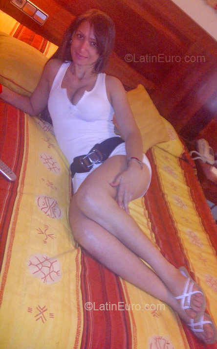 Date this tall Dominican Republic girl La chika w from Dominican Republic DO9192