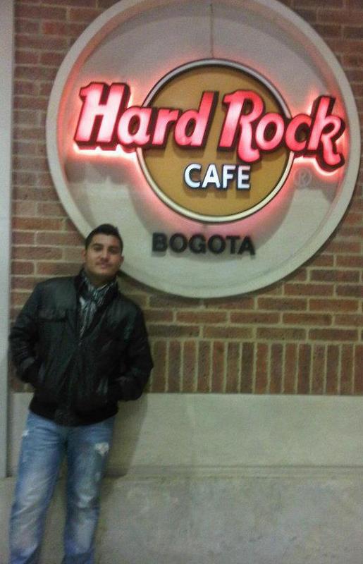 Date this fun Colombia man Rafael david from Paris CO7897