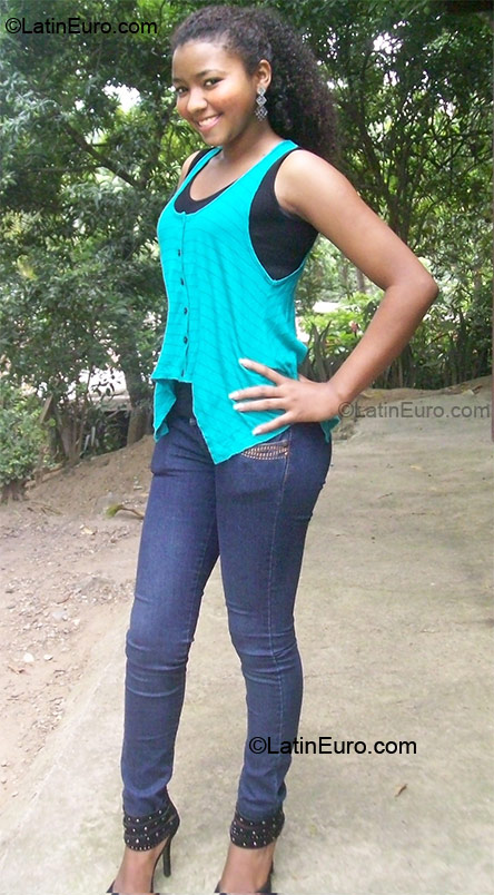 Date this beautiful Honduras girl Yessi from La Ceiba HN402