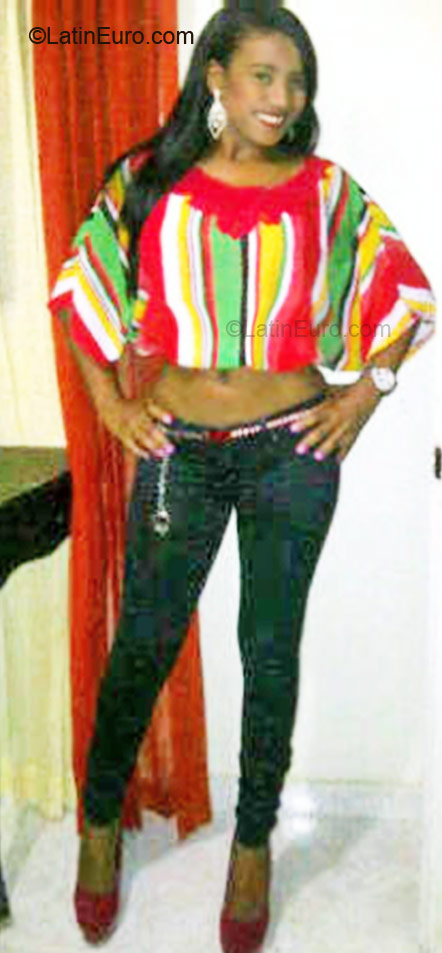 Date this happy Dominican Republic girl Lesly from Santiago DO9268