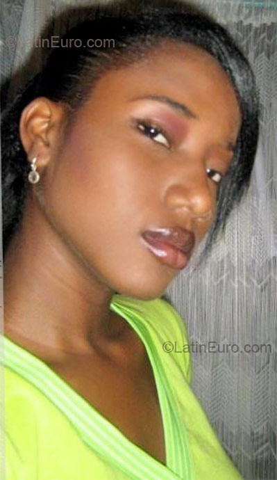 Date this attractive Colombia girl Gisseth from Bogota CO7985