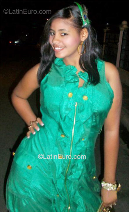 Date this good-looking Dominican Republic girl Kyani from Bonao DO9429